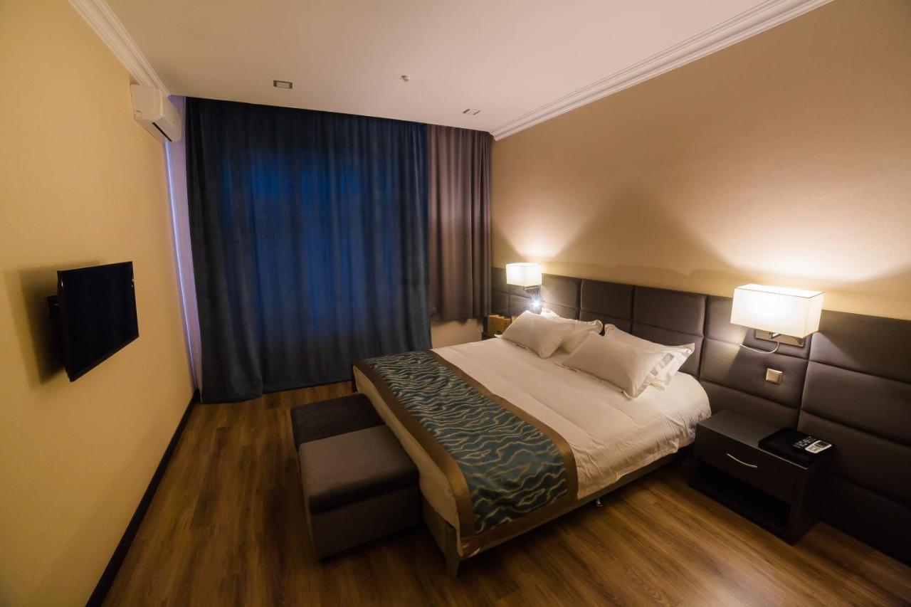 Golden Hotel Bishkek Exterior foto