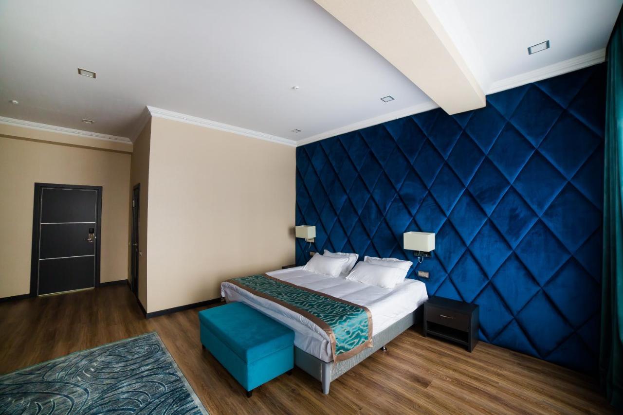 Golden Hotel Bishkek Exterior foto