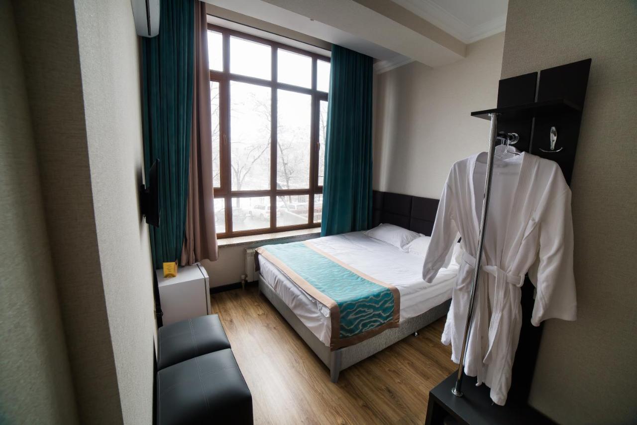 Golden Hotel Bishkek Exterior foto