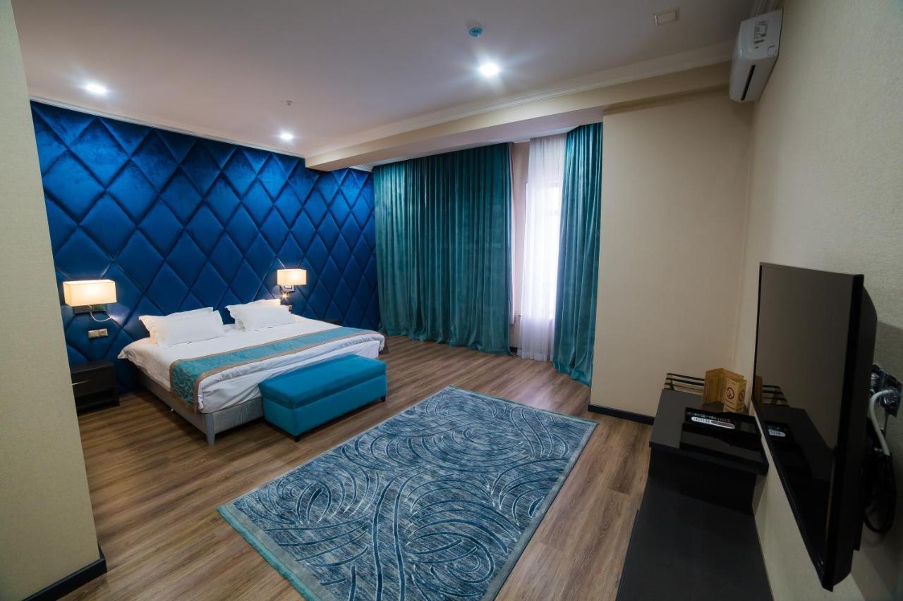 Golden Hotel Bishkek Exterior foto